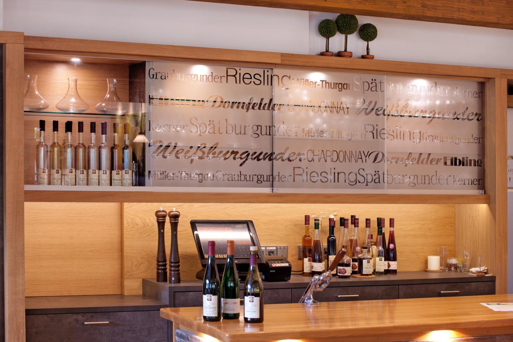 Weinhotel Sonnenschein Ernst Dış mekan fotoğraf