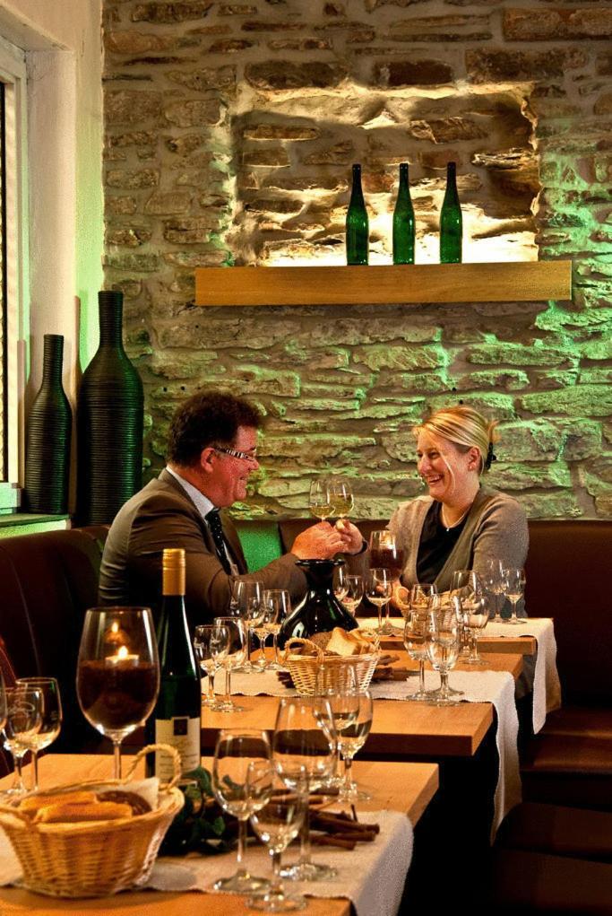 Weinhotel Sonnenschein Ernst Dış mekan fotoğraf